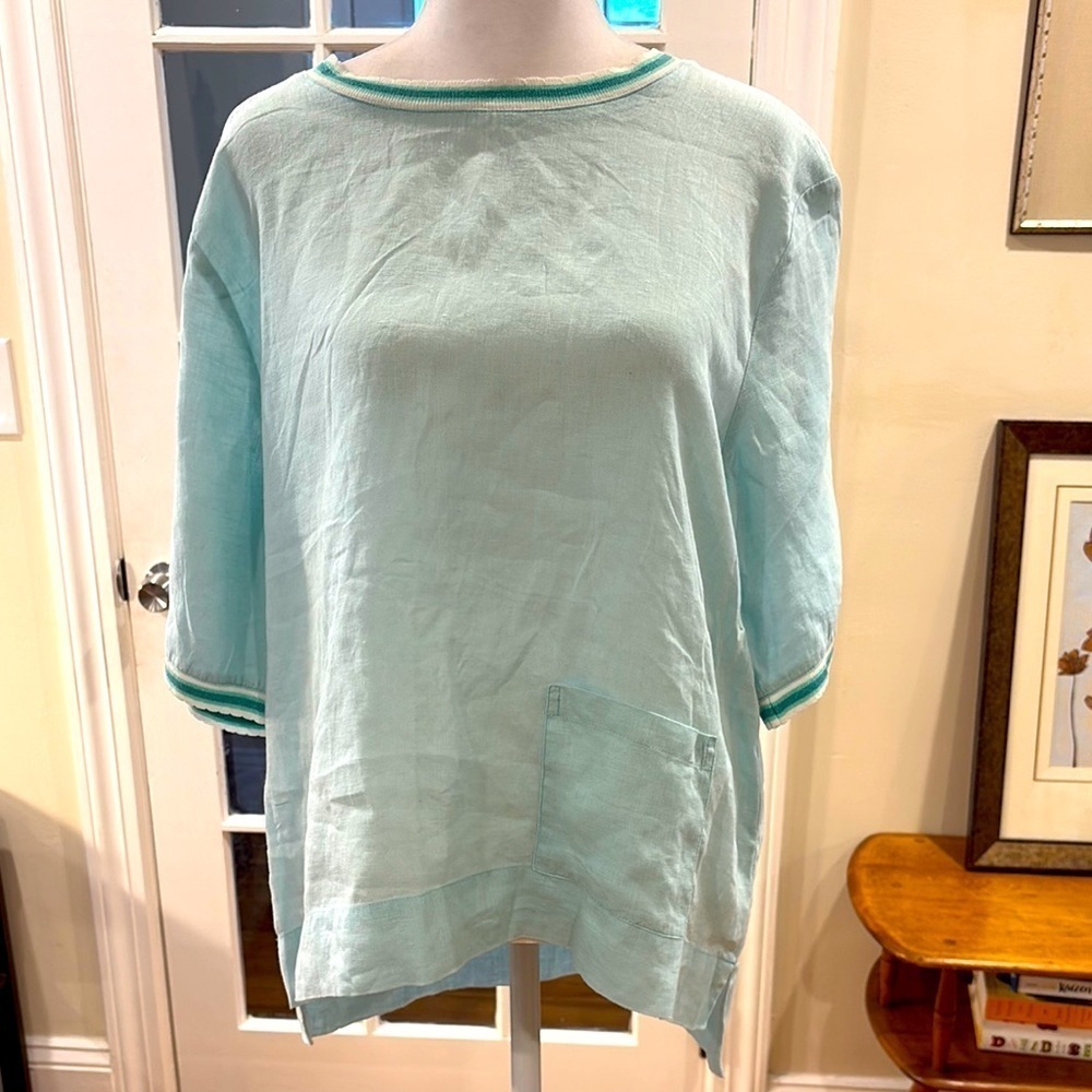 Blackstone light blue linen short sleeve top.  Size M